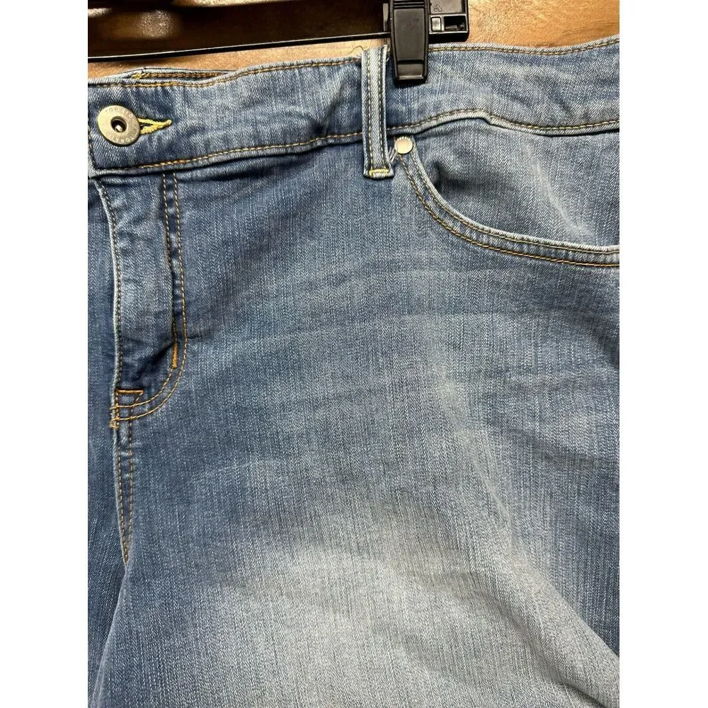 Torrid Women's Cuffed Denim‎ Shorts Size 26